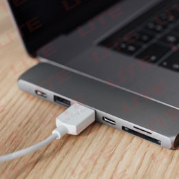 比头发丝还细的新材料电缆，其传输速率是USB3.0的10倍